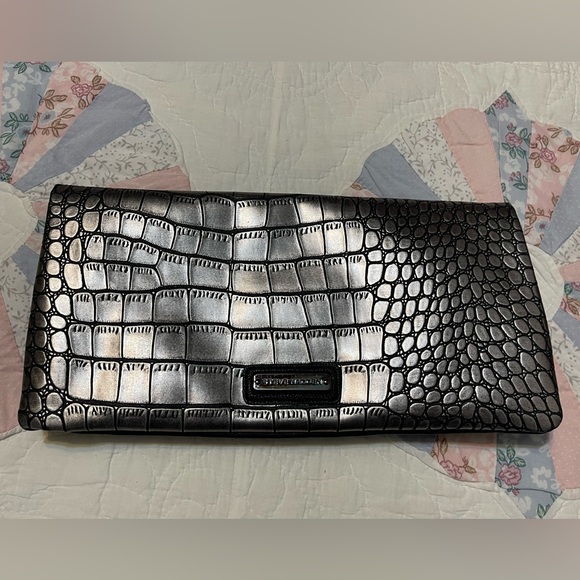 Foldable Steve Madden Alligator Embossed PVC Clutch - Picture 1 of 6